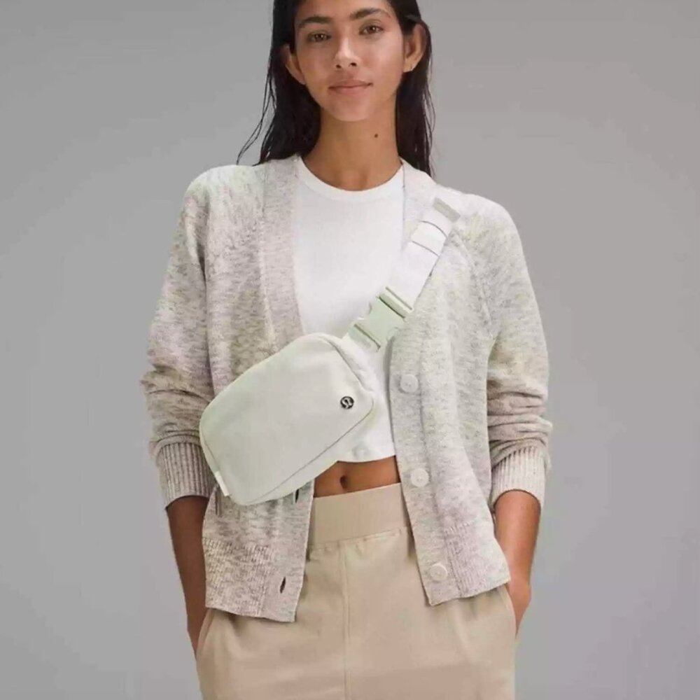 NWT lululemon belt bag 1L in kohlrabi green